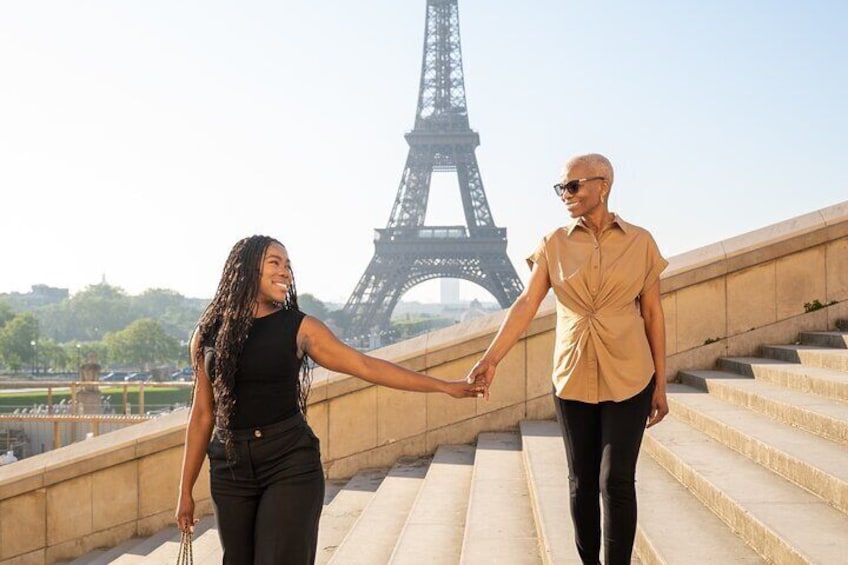 Photo Session in Paris - Photographer at the Eiffel Tower