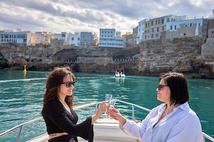 1 Hour and a Half Panoramic Tour of Polignano a Mare by Boat