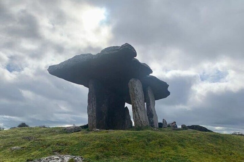 Poulnabrone Dolmen. A Neolithic Tomb on the Burren. 