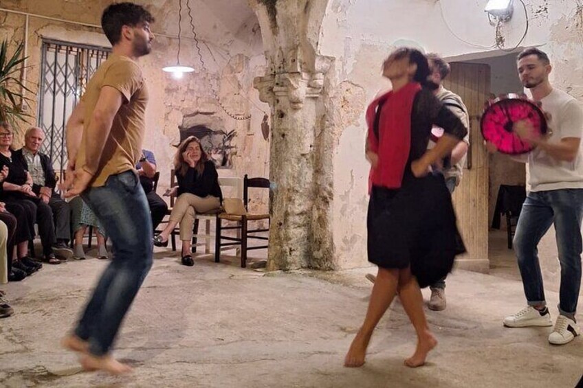 Typical Salento dance: Pizzica with aperitif