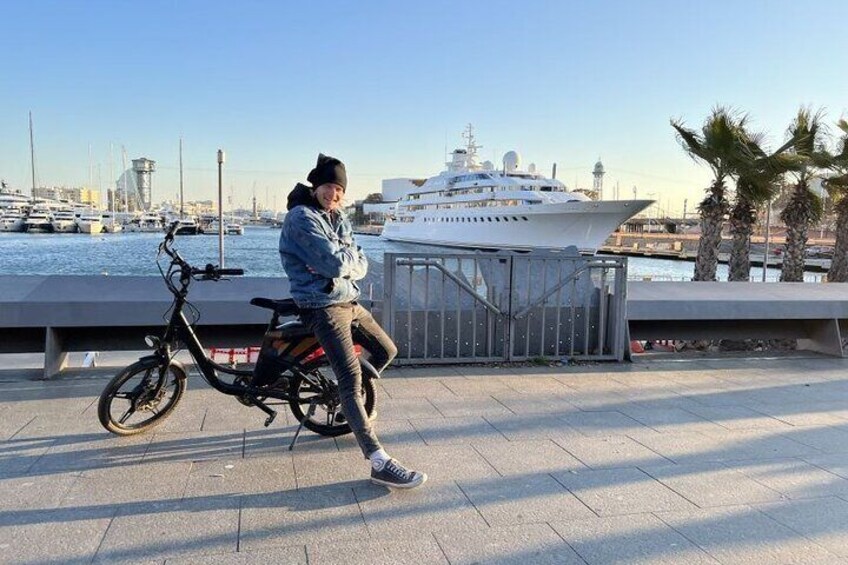 3 Hours Barcelona Guided Gaudi E-Bike Tour