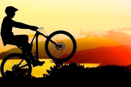 2-Hour Magical E-bike Tour at Sunset in Capoliveri
