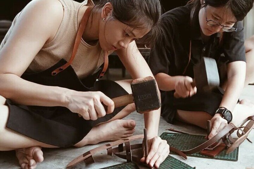 Bali Leather Craft Workshop - 6 hours ( canggu / seminyak)