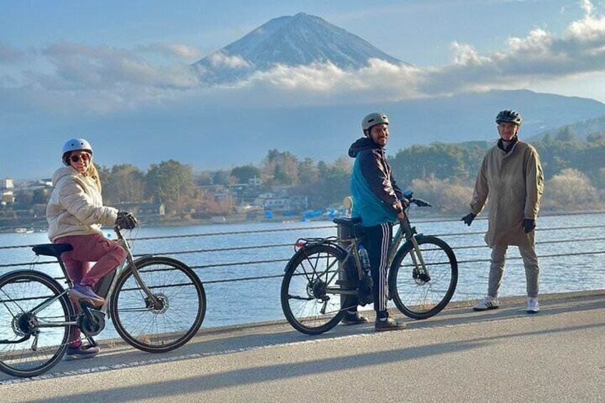 Lake Kawaguchi Explorer: E-Bike Guided Tour 