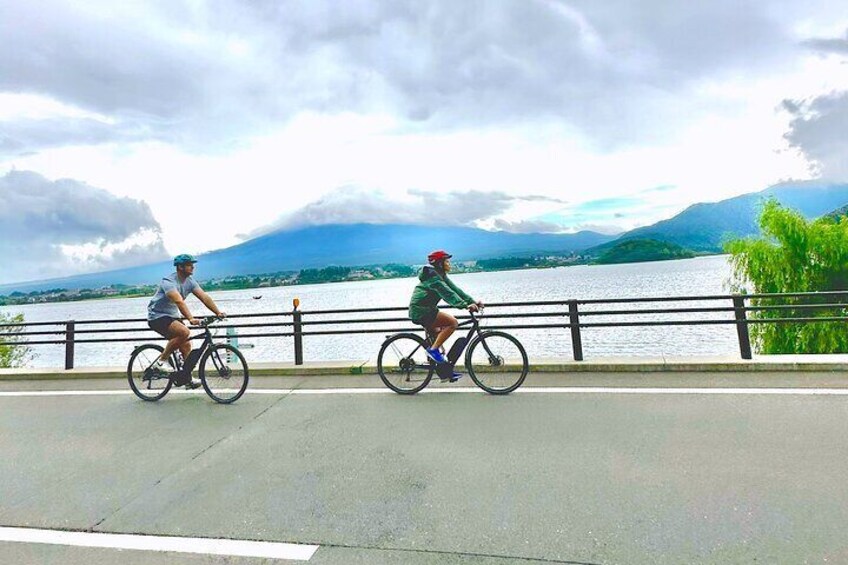 Lake Kawaguchi Explorer: E-Bike Guided Tour