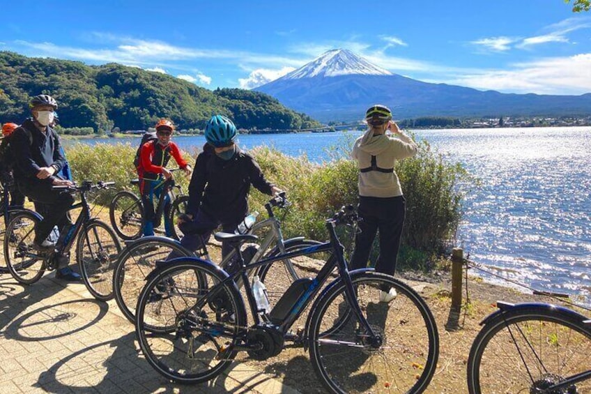 Lake Kawaguchi Explorer: E-Bike Guided Tour