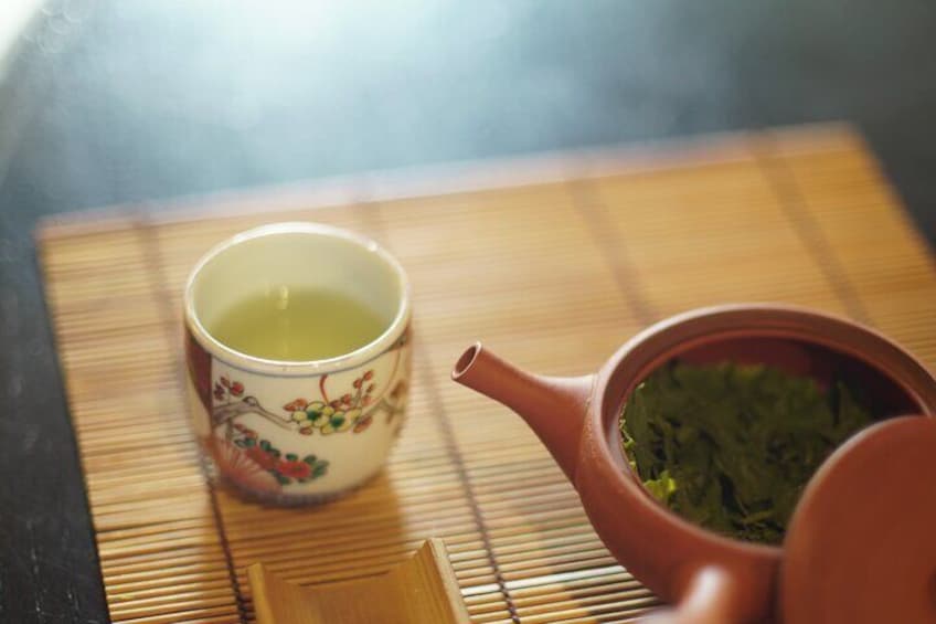 Discover Japanese Tea Blending Techniques in Tokyo