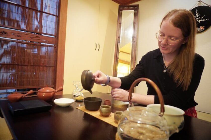 Discover Japanese Tea Blending Techniques in Tokyo