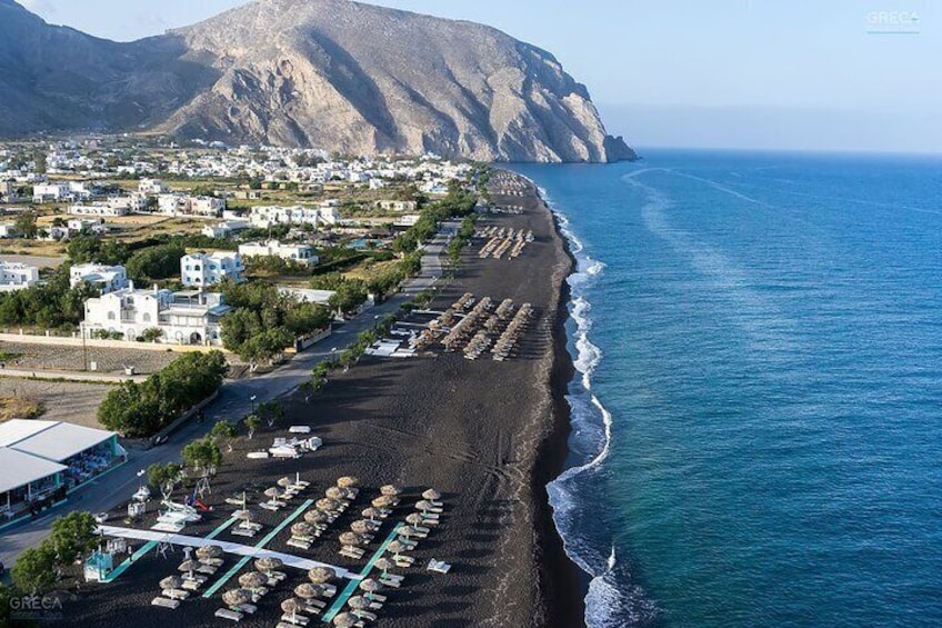 Perivolos & Perissa
Perivolos beach in Santorini is the longest black beach in Santorini.
It is located near Perissa (3 km away), lying on the southern end of the island, 10 km south of Fira.