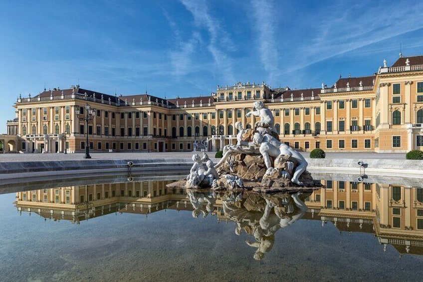 Lunch & Admission to Schönbrunn Palace 