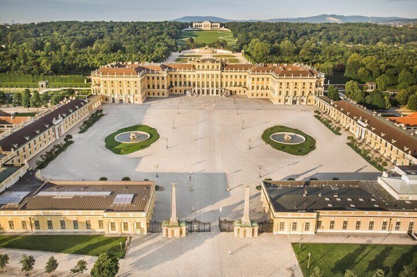 Lunch & Admission to Schönbrunn Palace 