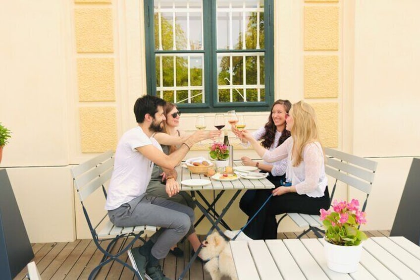 Lunch & Admission to Schönbrunn Palace 