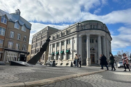 Walking Tour: Crimes, Revelations & Anecdotes in Quebec