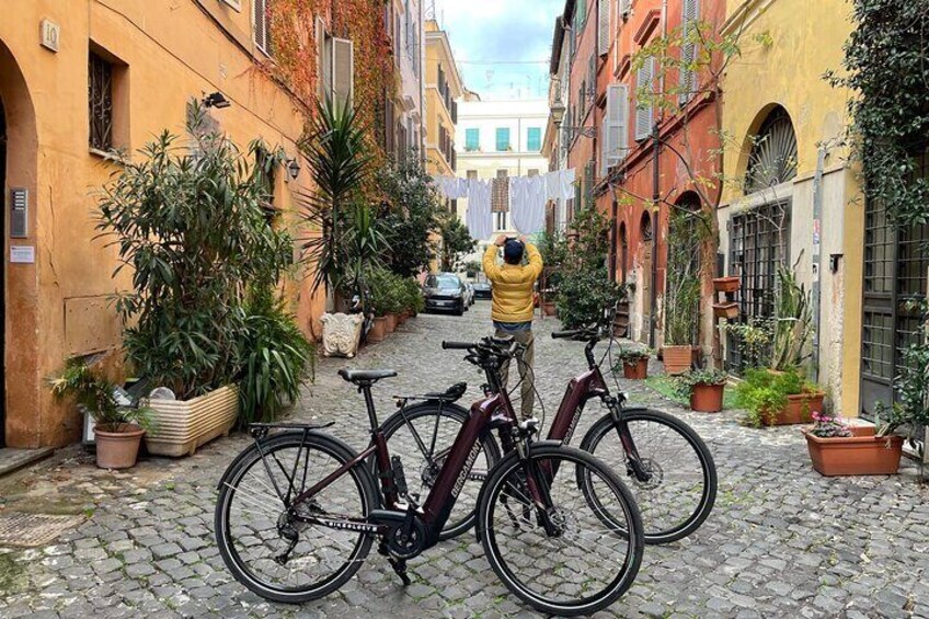 2-Hours EBike Tour in Trastevere and Gianicolo Hill 
