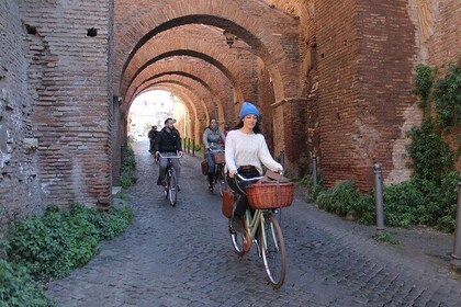 2-Hours EBike Tour in Trastevere and Gianicolo Hill