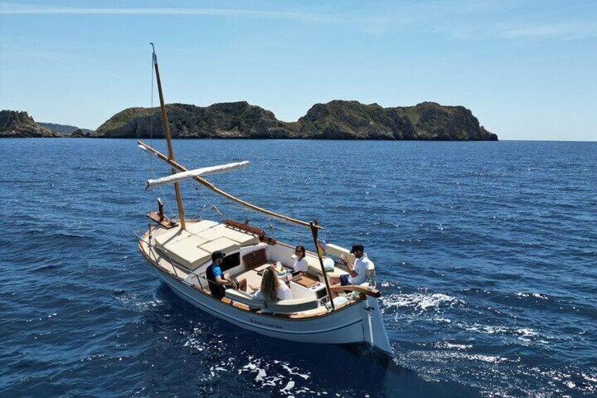 Sailing experience in Eco charter by Malgrat Islands