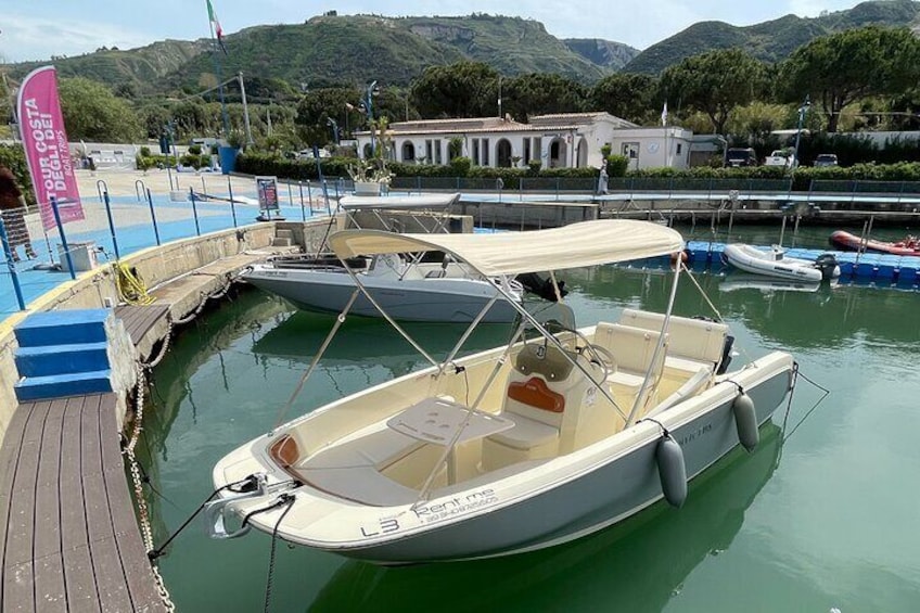 Rent Boat Invictus FX190 8 places independently for 4-Hour