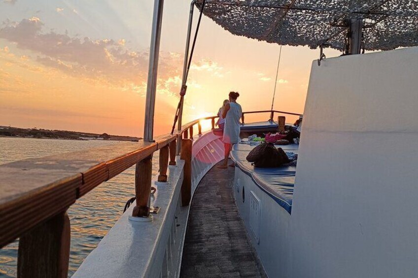 Semi-Private Half Day/Sunset cruise