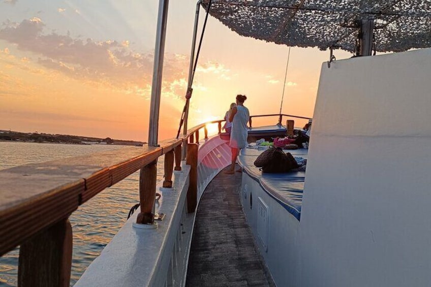 Semi-Private Half Day/Sunset cruise