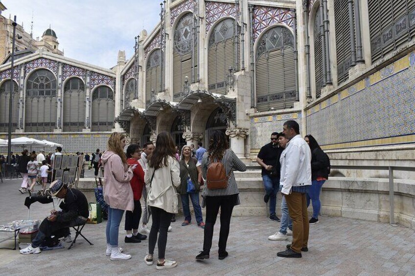 Get to know the Central Market first hand with one of the tests that will allow you to explore it from the inside