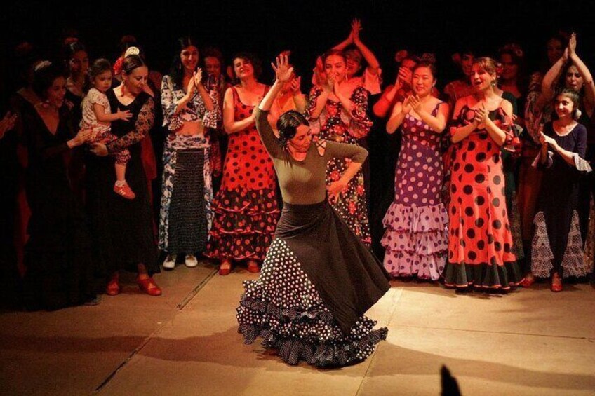 Dancing with students in Istanbul, Türkiye.