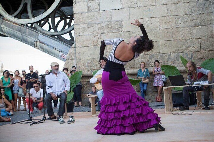 Dancing at the Bienal de Flamenco de Sevilla, with the electronic flamenco work "Sucumbo".