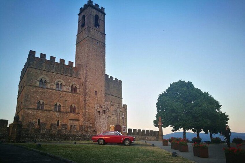 Half-Day Private Guided Tour with Classic Vintage Cars in Tuscany