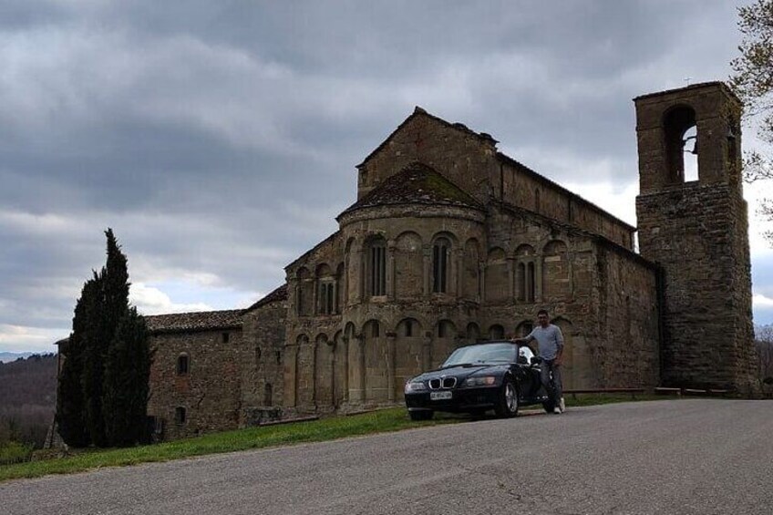 Half-Day Private Guided Tour with Classic Vintage Cars in Tuscany