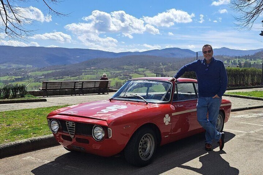 Half-Day Private Guided Tour with Classic Vintage Cars in Tuscany