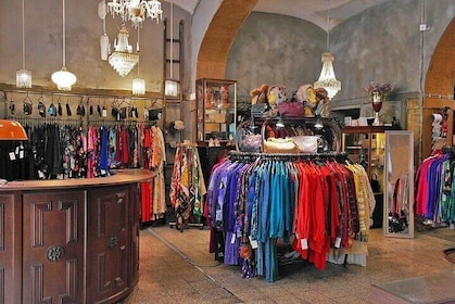 Private Personal Stylist Vintage Shopping Tour in Lisbon