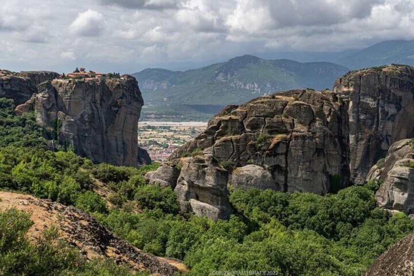 Amazing Morning Meteora Monasteries Tour