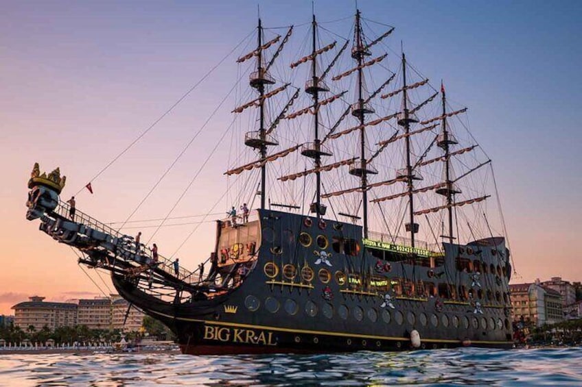 6-Hour Legend Big Kral Boat Tour in Alanya