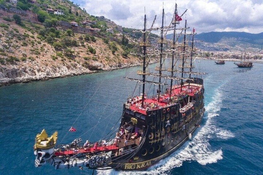 6-Hour Legend Big Kral Boat Tour in Alanya