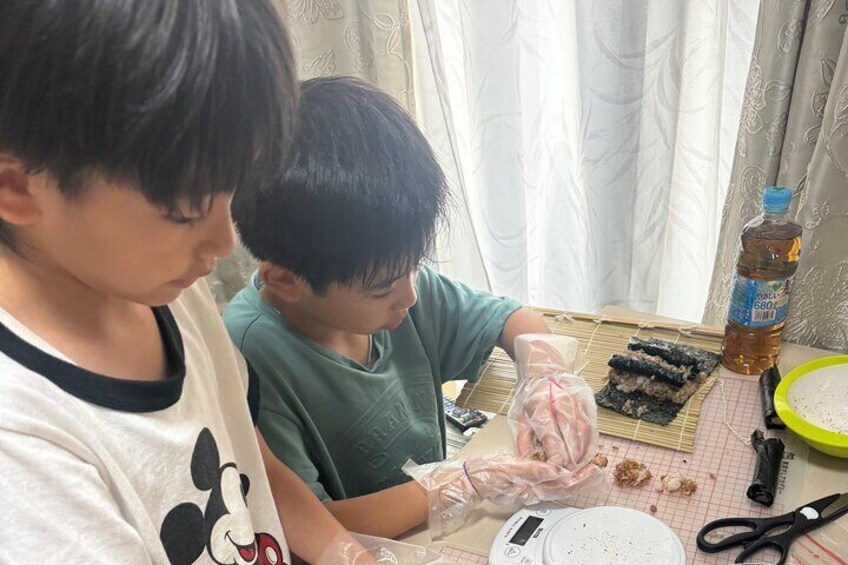 Cute Sushi Roll Cooking Class in Japan