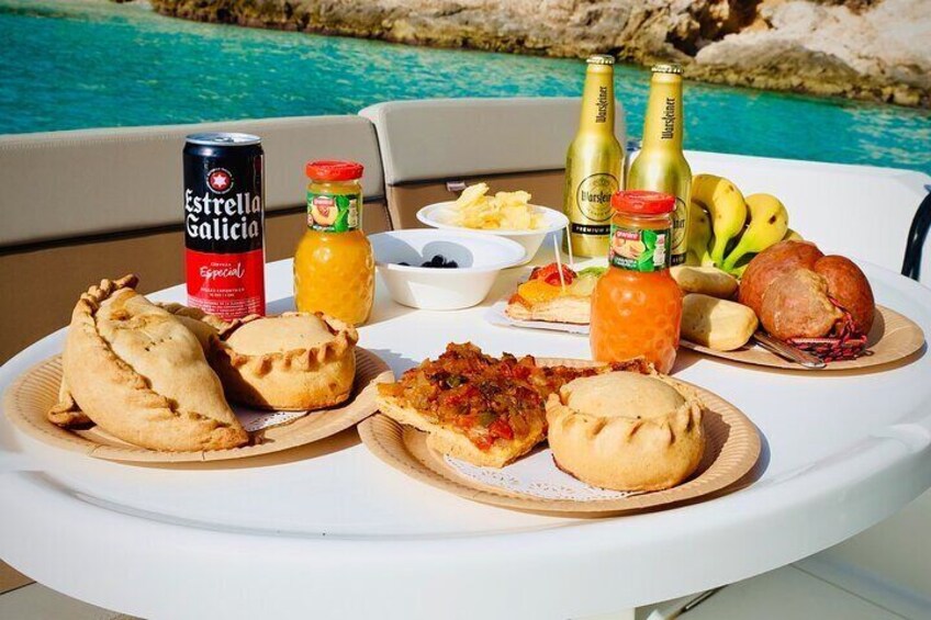 Mallorca: Private Boat Tour and Snorkel in Palma de Mallorca