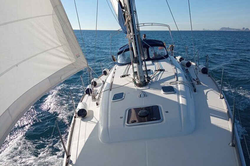 2hrs Private Sailing Tour in Barcelona with Skipper