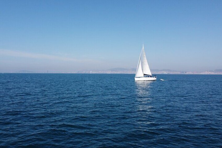 2hrs Private Sailing Tour in Barcelona with Skipper