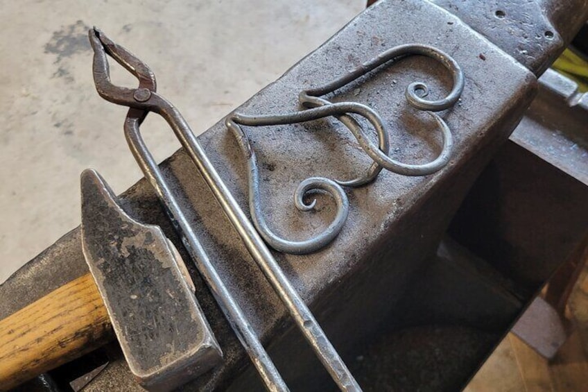 2 Hour Blacksmithing Craft Class Activity in Niagara.