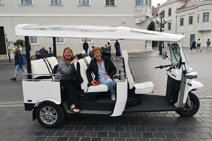 Recorrido turístico privado con paseo en tuk tuk eléctrico en Budapest