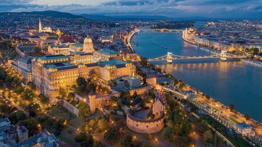 Budapest's TOP Sights Evening Cruise & Welcome Drink