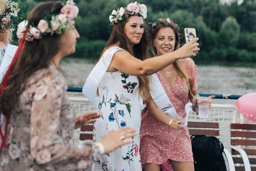 Sunset Boat Tour with Unlimited Drinks in Warsaw