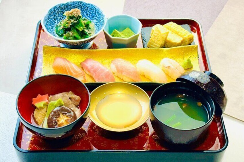 Kanazawa's local cuisine and nigiri sushi making experience