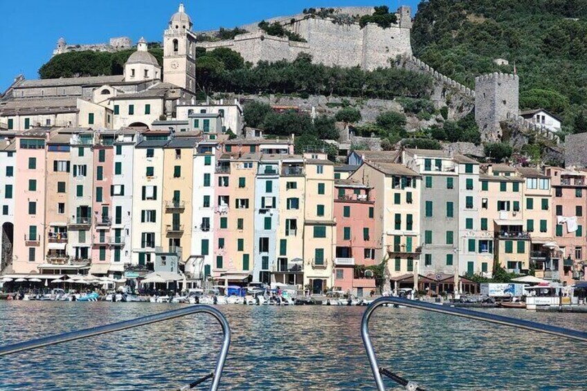 Dayly tour 5 terre on a boat , Aperol spritz , focaccia