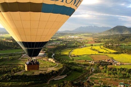 Varmluftsballon- og sejleventyrstur fra Barcelona