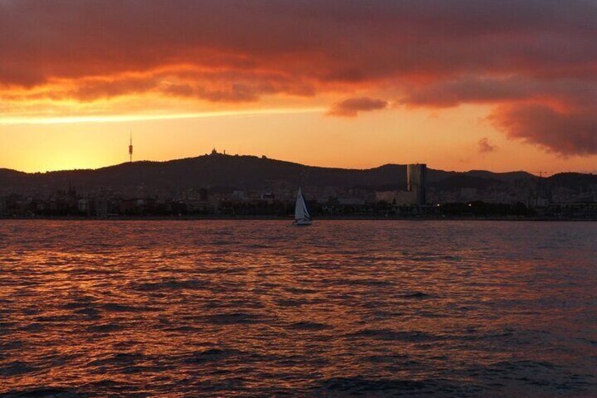 2-Hour Private Sailing Boat Tour in Barcelona