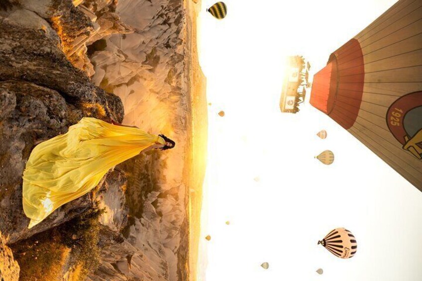 Photoshoot with Balloons in Cappadocia
