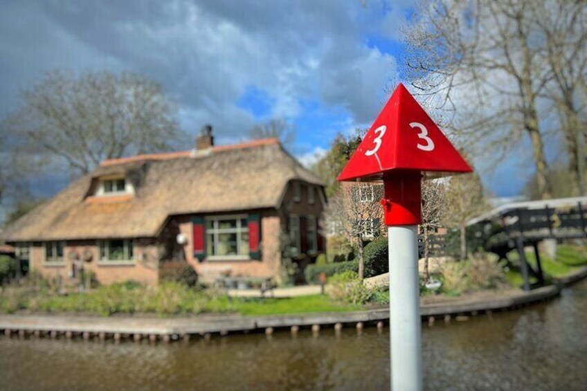 Zaanse Schans and Giethoorn Unique Day Trip with Boat Cruise