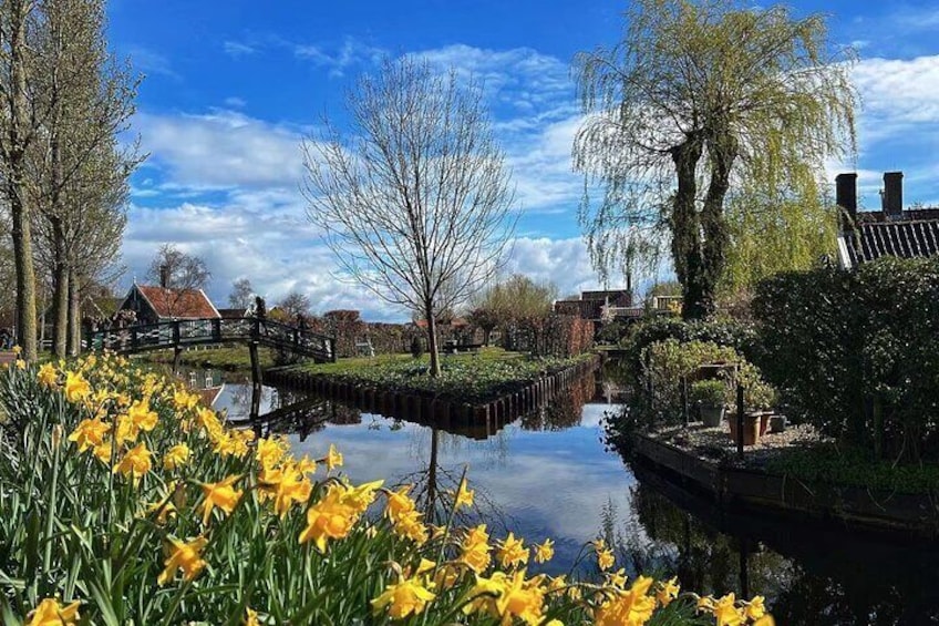 Zaanse Schans and Giethoorn Unique Day Trip with Boat Cruise