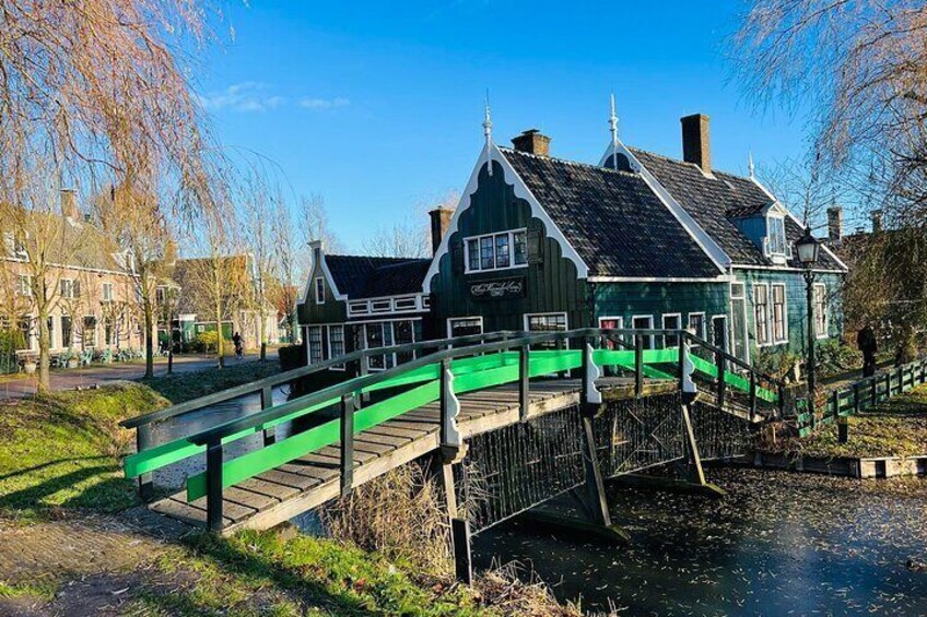 Zaanse Schans and Giethoorn Unique Day Trip with Boat Cruise