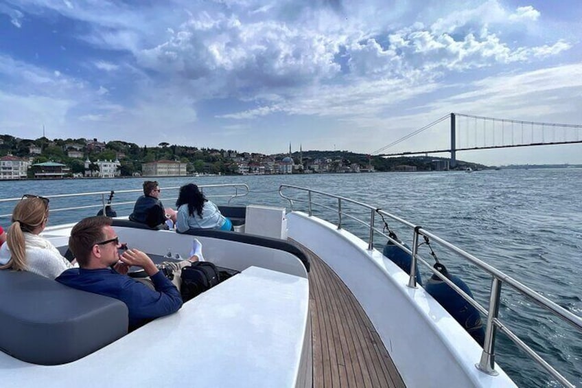 Bosphorus Yacht Cruise with a Visit to Kanlica in Asian Side